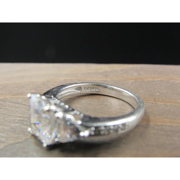 Size 7 Sterling Silver Brilliant Clear CZ With Trillion Accents Band Ring - Picture 6 of 9